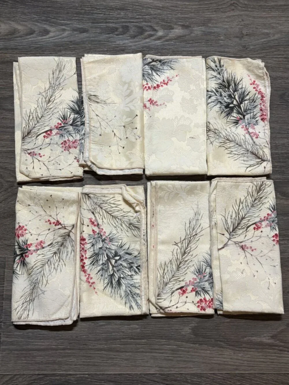 Set of 8 Wilton Court Designs Winter Pine Berries Blend Napkins 19 X 19 Holiday